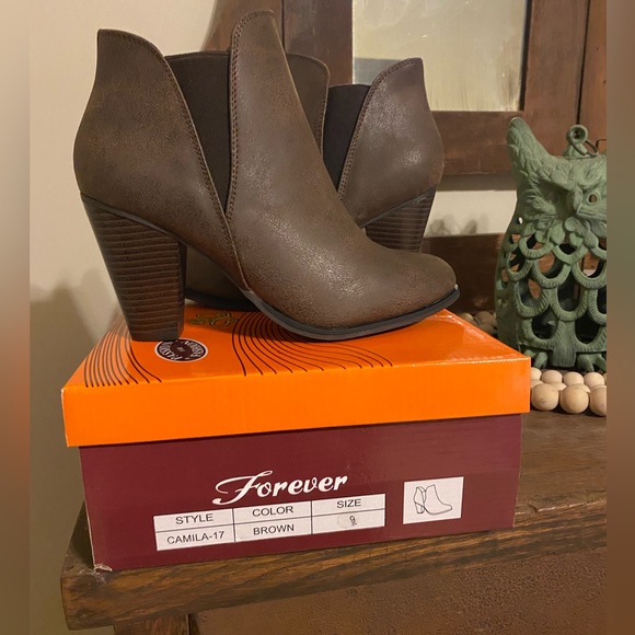Forever High Heel Ankle Boots Brown, Size 9, new with box - Picture 4 of 12